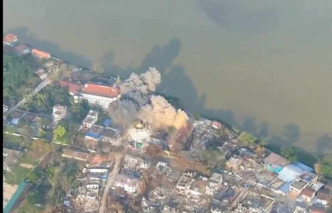 #Kachin State, Dozens of innocent IDPs (internally displaced persons) were killed by Myanmar's junta regime airstrike yesterday in Bhamo town. The ruthless assault against IDPs left the bodies of the deceased scattered.

#2025May12Coup
#WarCrimesOfJunta
#WhatsHappeningInMyanmar