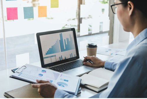 EntrepreneurOrg's tweet image. Identifying the best KPIs for your company to track is the first step toward smarter strategies and stronger results. Choose KPIs that are quantifiable and actionable.

Here&apos;s how you can leverage data to fuel business growth: bit.ly/43pAWt7 

#EOBlog #ThirstForLearning