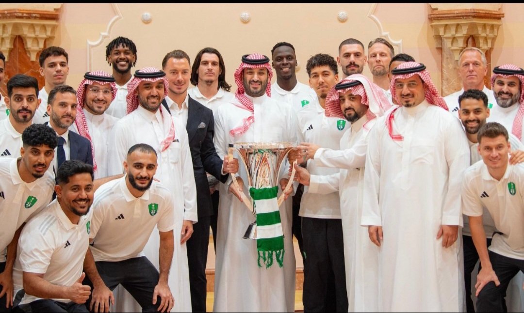 الاهلاويون جديرون  بكاس النخبة لأكبر قاره في العالم واليوم فازو باللقب الاعظم هو استقبال ولي العهد لهم بصراحه يستاهلون لأنهم شرفو الوطن بإنجاز مميز والقادم أجمل أن شاءالله #زعيم_العالم_يستقبل_زعيم_اسيا