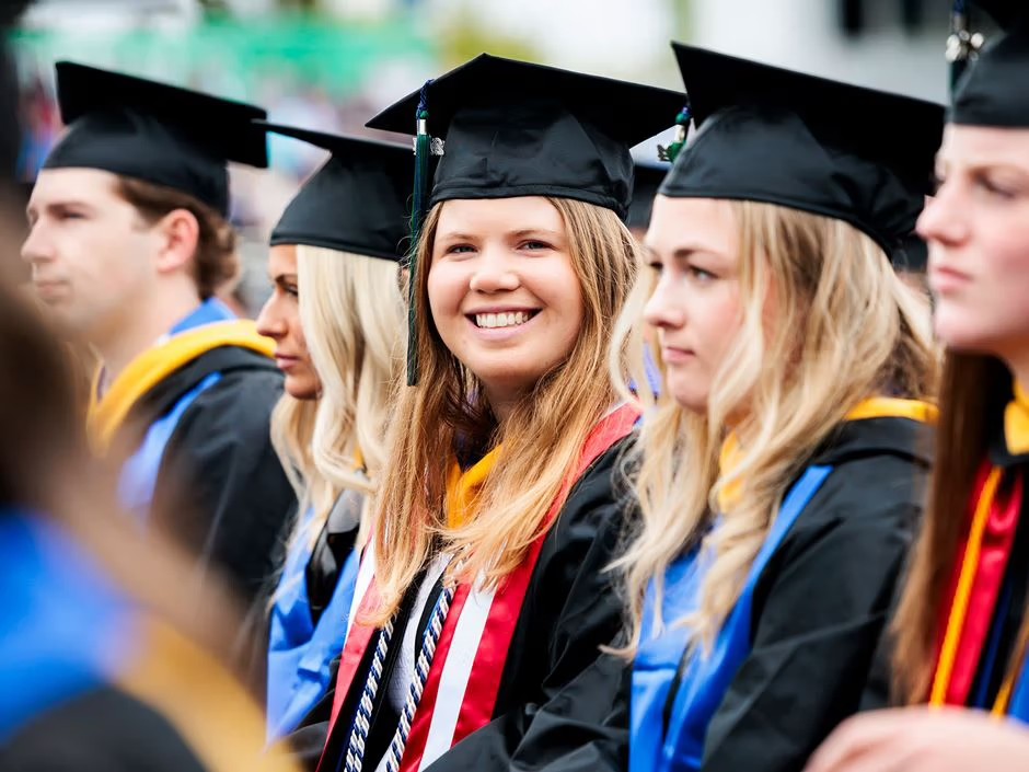 Saturday is the big day, Gulls! Commencement 2025 is almost here. From parking + shuttles to livestream + snacks, all your info is right here! 🎓 

Read more ➡️ bit.ly/4k89fzt

#Commencement #Classof2025 #Gulls #College #EndicottCollege #ThisisEndicott