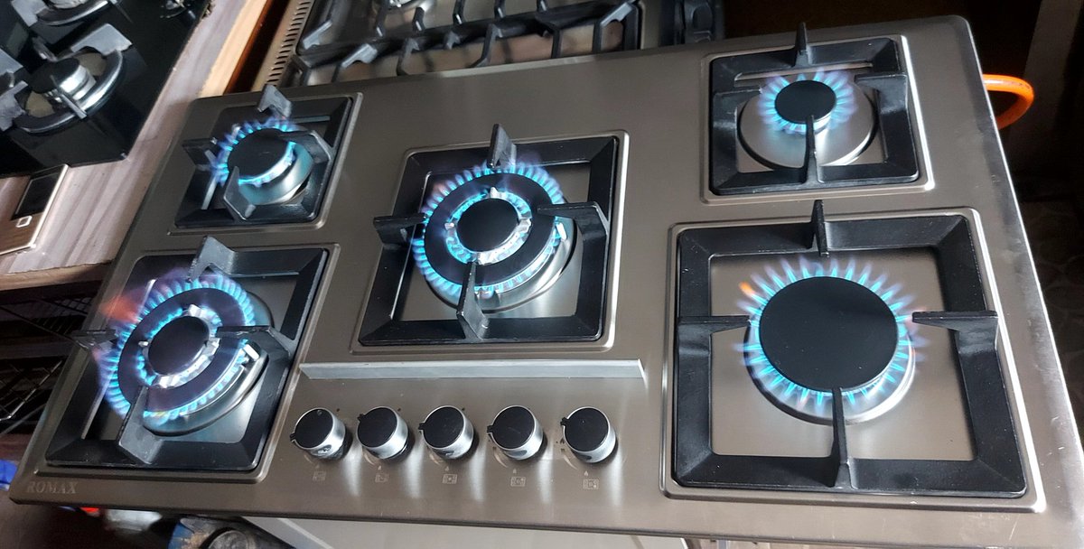 ebubeobinna's tweet photo. 5 burners Built-in gas cooker 
2 industrial capacity burners 
1 big burner 
1 medium burner 
1 small burner 
Brand new
Superb performance 
200k
08170573735 0r 08037199452.surulere lagos for further inquiries https://t.co/yBL7Gailkv