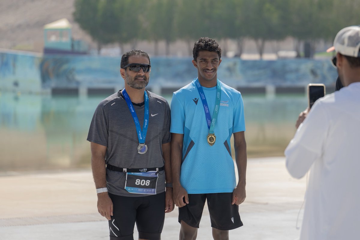 لقطات من لحظات التتويج في فعالية “العين أدفنتشر للسباحة والأكواثلون”، حيث تم تكريم الفائزين تقديرًا لتميّزهم ومشاركتهم. ألف مبروك للجميع!