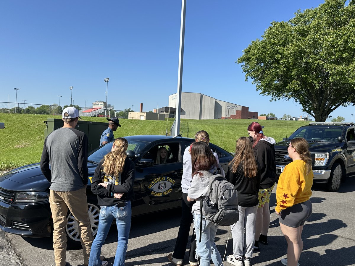 HCC Public Safety (@hcc_safety) on Twitter photo Thank you to <a href="/MSHPRecruiting/">MSHP Recruiting</a> <a href="/MSHPTrooperA/">MSHP Troop A</a> Sgt. Stewart and Cpl. Daniels for talking with Law Enforcement students about the great opportunities within the Highway Patrol <a href="/MSHPTrooperGHQ/">MSHP General HQ</a>! They also discussed safe approaches for traffic stops and what to do if stopped as a driver. Thank you to <a href="/MSHPRecruiting/">MSHP Recruiting</a> <a href="/MSHPTrooperA/">MSHP Troop A</a> Sgt. Stewart and Cpl. Daniels for talking with Law Enforcement students about the great opportunities within the Highway Patrol <a href="/MSHPTrooperGHQ/">MSHP General HQ</a>! They also discussed safe approaches for traffic stops and what to do if stopped as a driver.