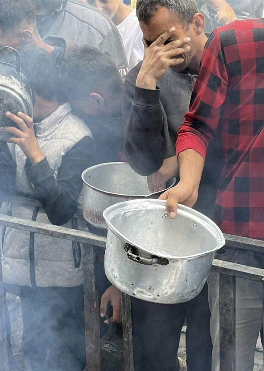 In Gaza, they hide behind food boxes
not out of shame, but to protect a dignity they've never let go of. Hunger devours bodies, but never their pride. Stand with Gaza. Donate if you can🙏🏼gofund.me/e7a571f1