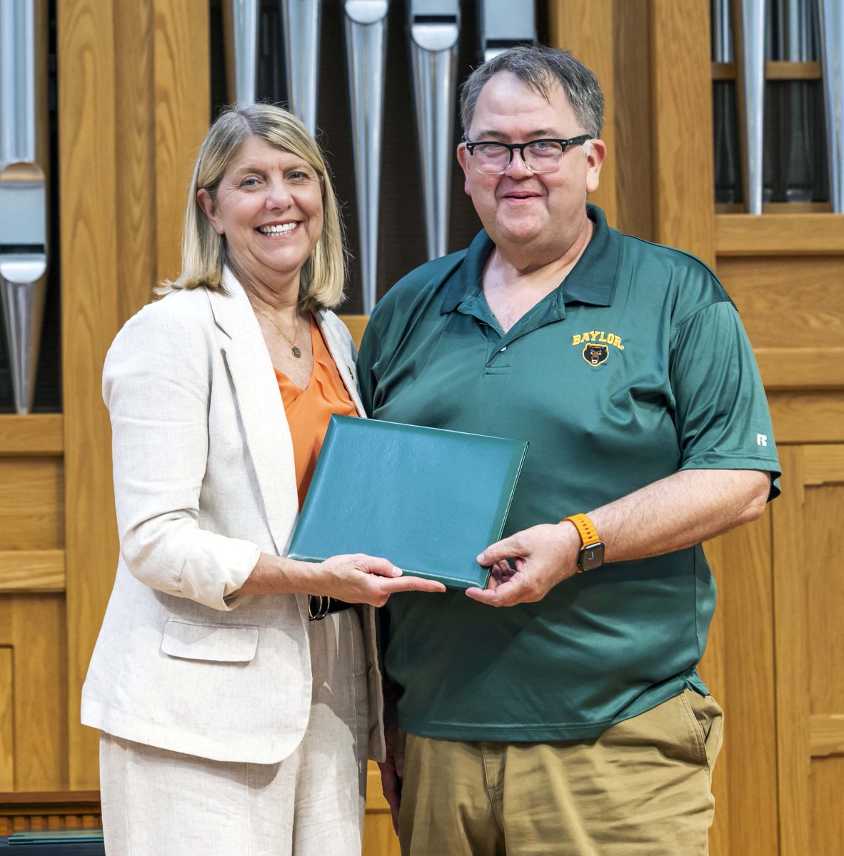 We’re proud to recognize Kemper Beard, Office Manager in Film &amp; Digital Media, and Michelle Diaz, Program Director for the Science &amp; Health Living-Learning Center, for receiving honors at the 2025 Baylor Staff Awards. Sic 'em!

Learn more ℹ️ -&gt;  ow.ly/q1YM50VNO1k