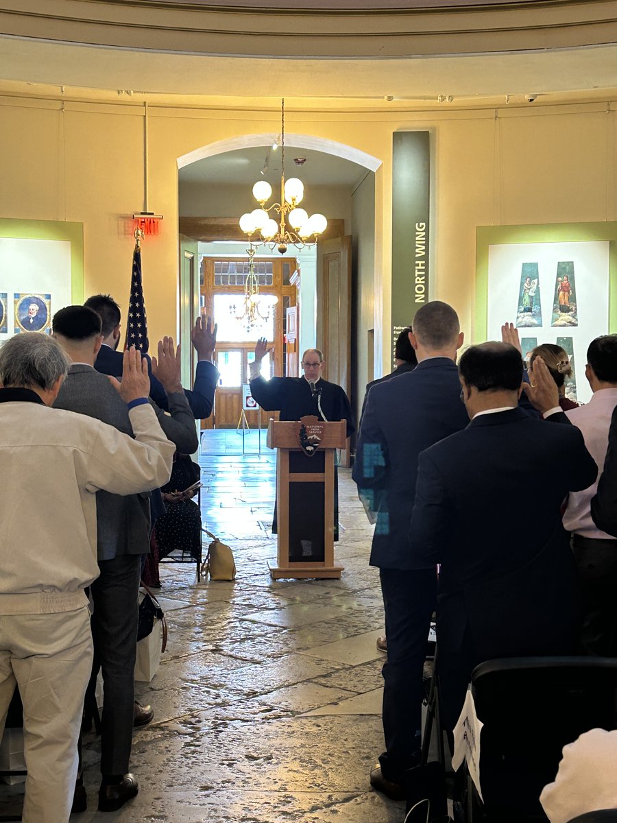 USCourtsMOED's tweet image. On Fri 5/9, Chief Judge Clark welcomed 39 new U.S. Citizens at a special naturalization ceremony at the Old Courthouse. Keynote remarks by Lynne M. Madison Jackson, descendant of Dred and Harriet Scott. Music by The Courthouse Singers. @GatewayArchSTL @GatewayArchNPS @JNPA