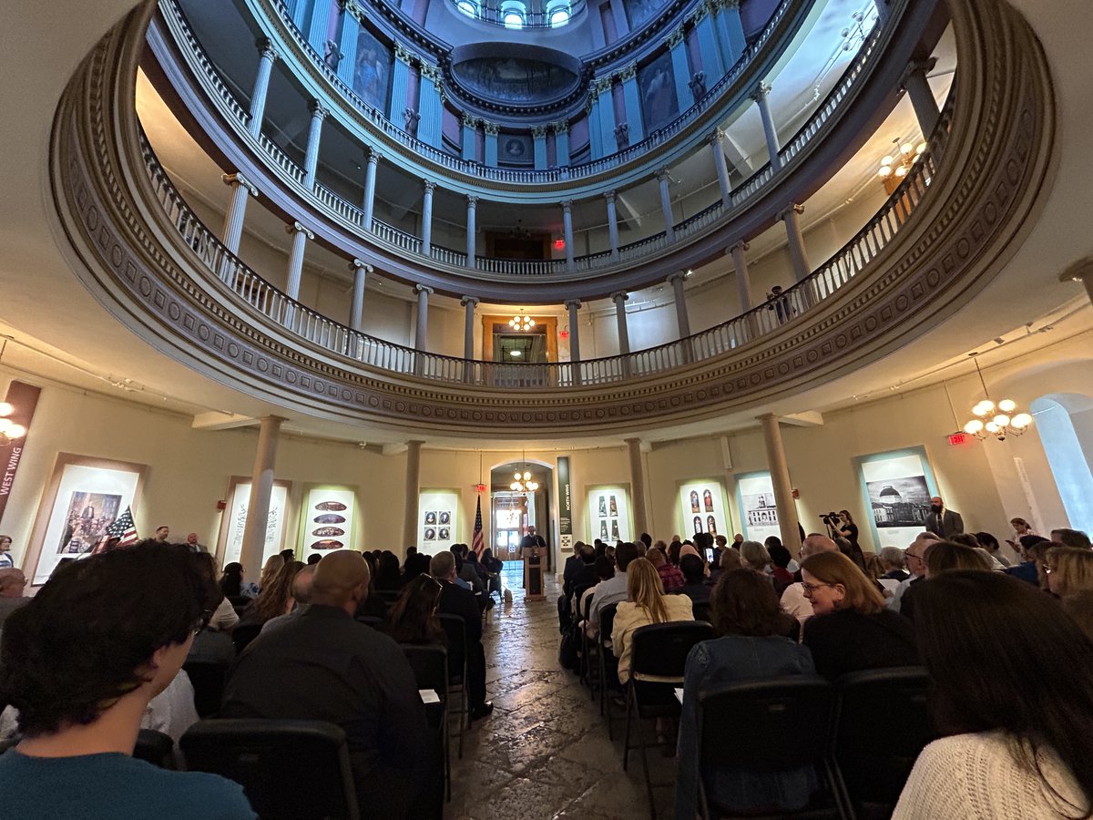 USCourtsMOED's tweet image. On Fri 5/9, Chief Judge Clark welcomed 39 new U.S. Citizens at a special naturalization ceremony at the Old Courthouse. Keynote remarks by Lynne M. Madison Jackson, descendant of Dred and Harriet Scott. Music by The Courthouse Singers. @GatewayArchSTL @GatewayArchNPS @JNPA