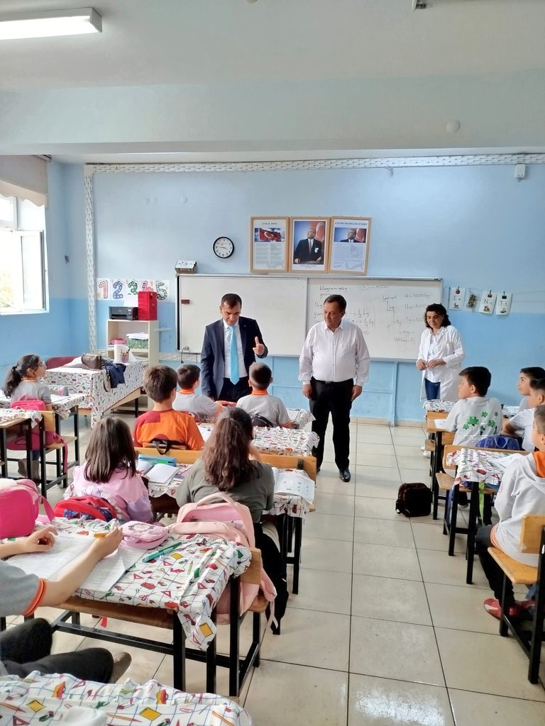yesilyurtmem44's tweet photo. 📍Begüm Kartal İ.O. ziyaret ettik.

Pırıl pırıl öğrencileri ve özverili öğretmenleriyle yüzümüzde tebessüm, yüreğimizde umut bırakan bir ziyaret oldu.

Geleceğe umutla bakmamıza vesile olan her çocuğa ve emeği geçen her öğretmene yürekten teşekkürler.🙏

@tcmeb @behcet_bakir https://t.co/M2FtdOXmB7