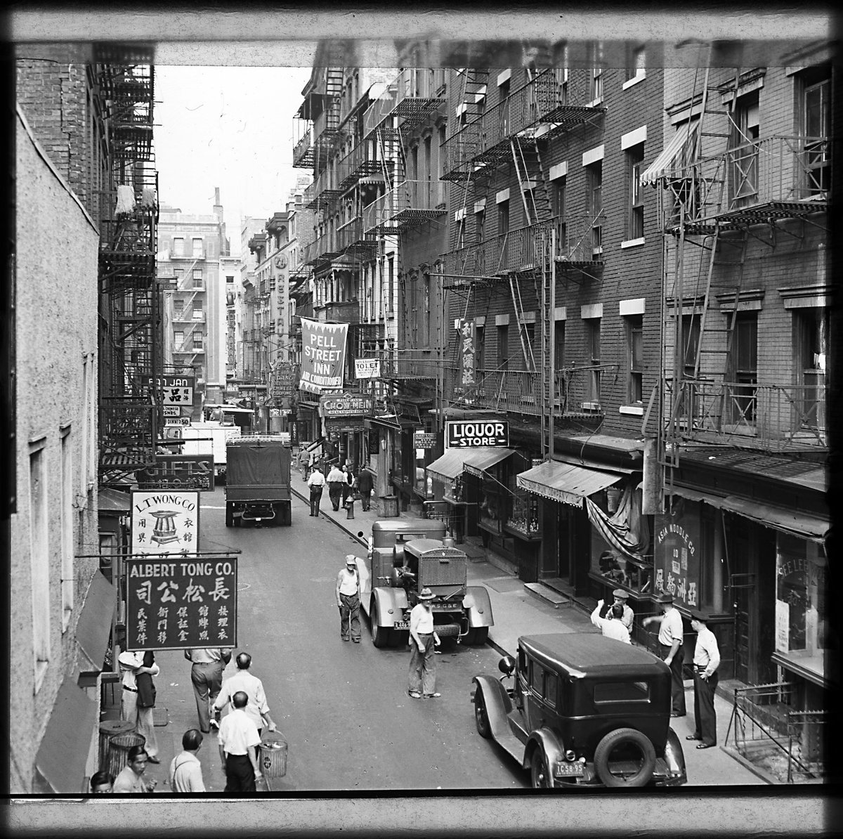 nysarchives's tweet image. Pell Street, Chinatown, New York City, 1938 from the State Archives’ series of lantern slides created by the NYS Division of Visual Instruction. Lantern slides were instructional aids for the public school curriculum. #AAPIMonth ow.ly/zowN50VMewB