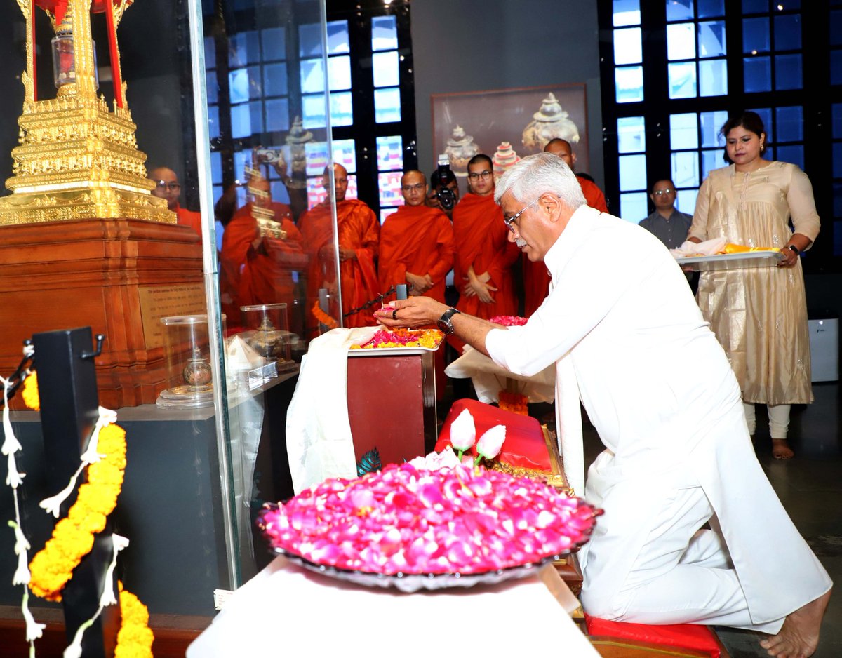 MinOfCultureGoI's tweet image. Glimpses from the #BuddhaPurnima celebration at @NMnewdelhi in the presence of Sh @gssjodhpur, Hon'ble Minister of Culture &amp;amp; Tourism, and Sh @KirenRijiju, Hon'ble Minister of Parliamentary Affairs and Minority Affairs. (1/2)

#BuddhaJayanti #Relics #CultureUnitesAll