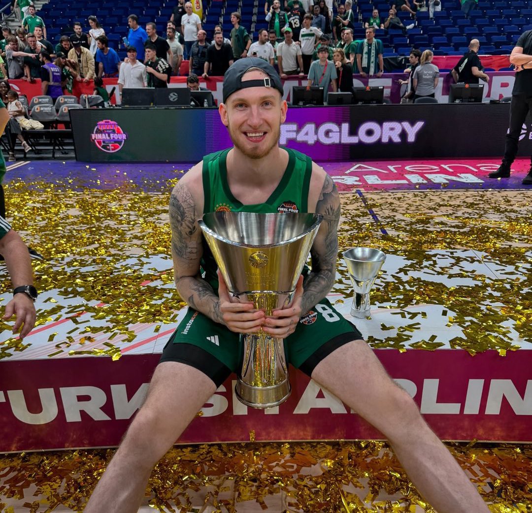 Ο Όλεγκ μόλις έφτασε ευρωπαϊκούς τίτλους τον μόνοαθλητικό ΝΑΝΟ

Ολεγκ 24 χρονών 

Αιώνιος ΝΑΝΟΣ 100 χρονών 

Και εις ανώτερα! 

#paobc #olympiacosBC