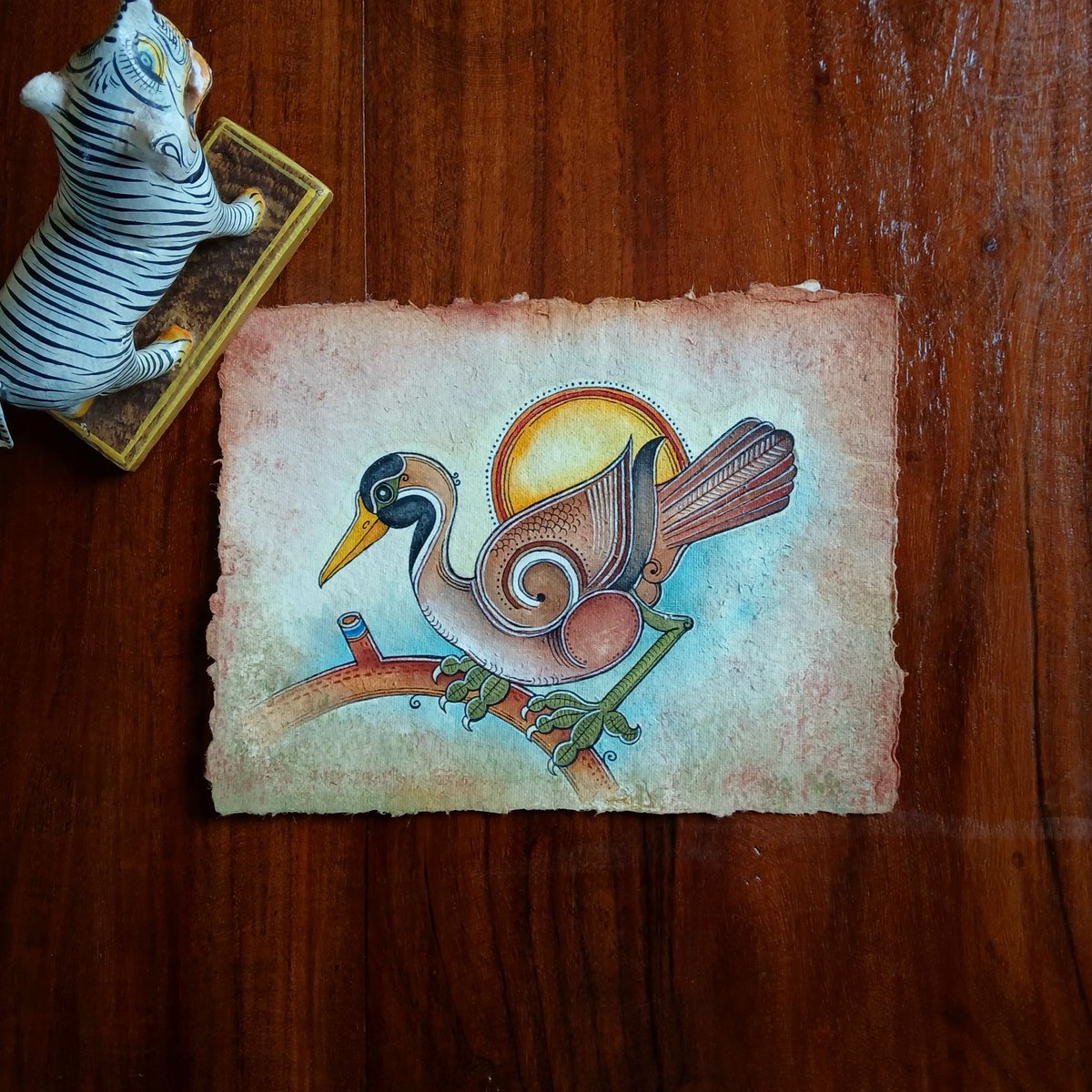 A handpainted #FolkIndia artwork of a Masked Finfoot- one of the rarest, most threatened and least known birds of the wetland habitats in the world are only known to be found in Bangladesh's Sundarbans in the Indian subcontinent.
#birdsinourhearts