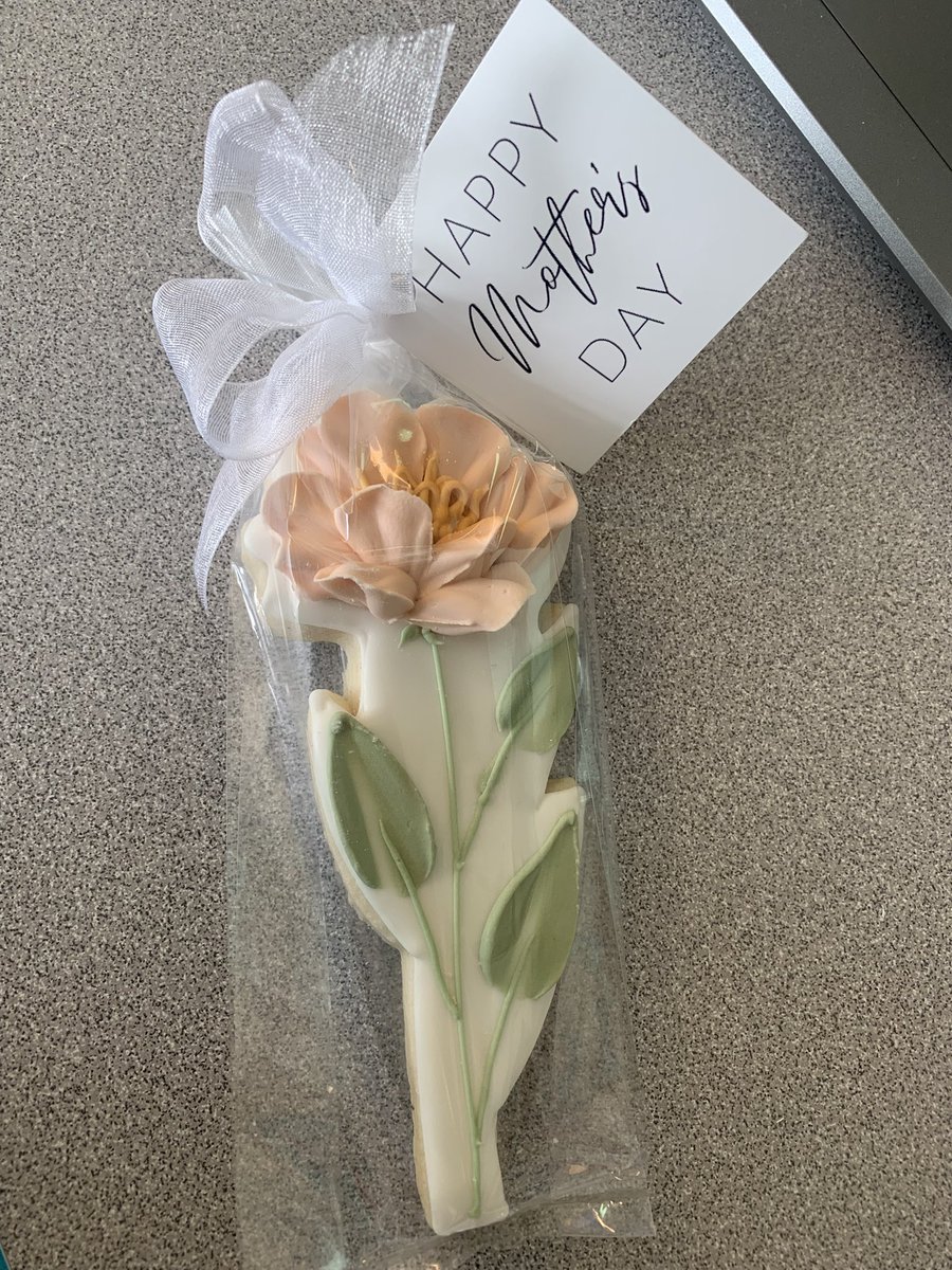 My heart is so full…I received this beautiful and delicious Mother’s Day 🌺 cookie from one of my thoughtful students!