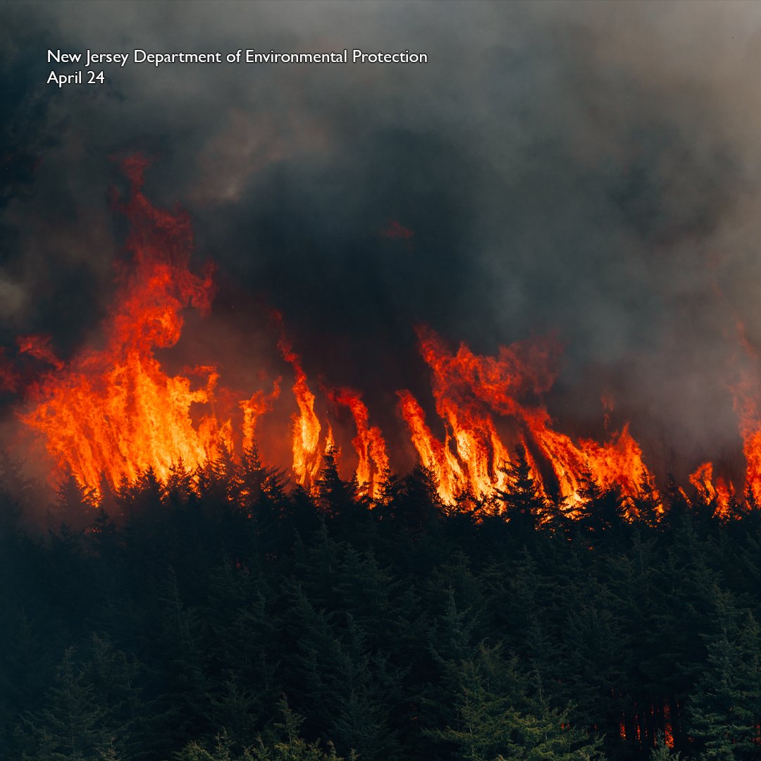 As of this morning, there is no change to the Jones Road Wildfire in southern Ocean County. It remains 90% contained. It has not grown in size, it is holding at 15,300 acres. <a href="/WHYYNews/">WHYY News</a> #NewJersey