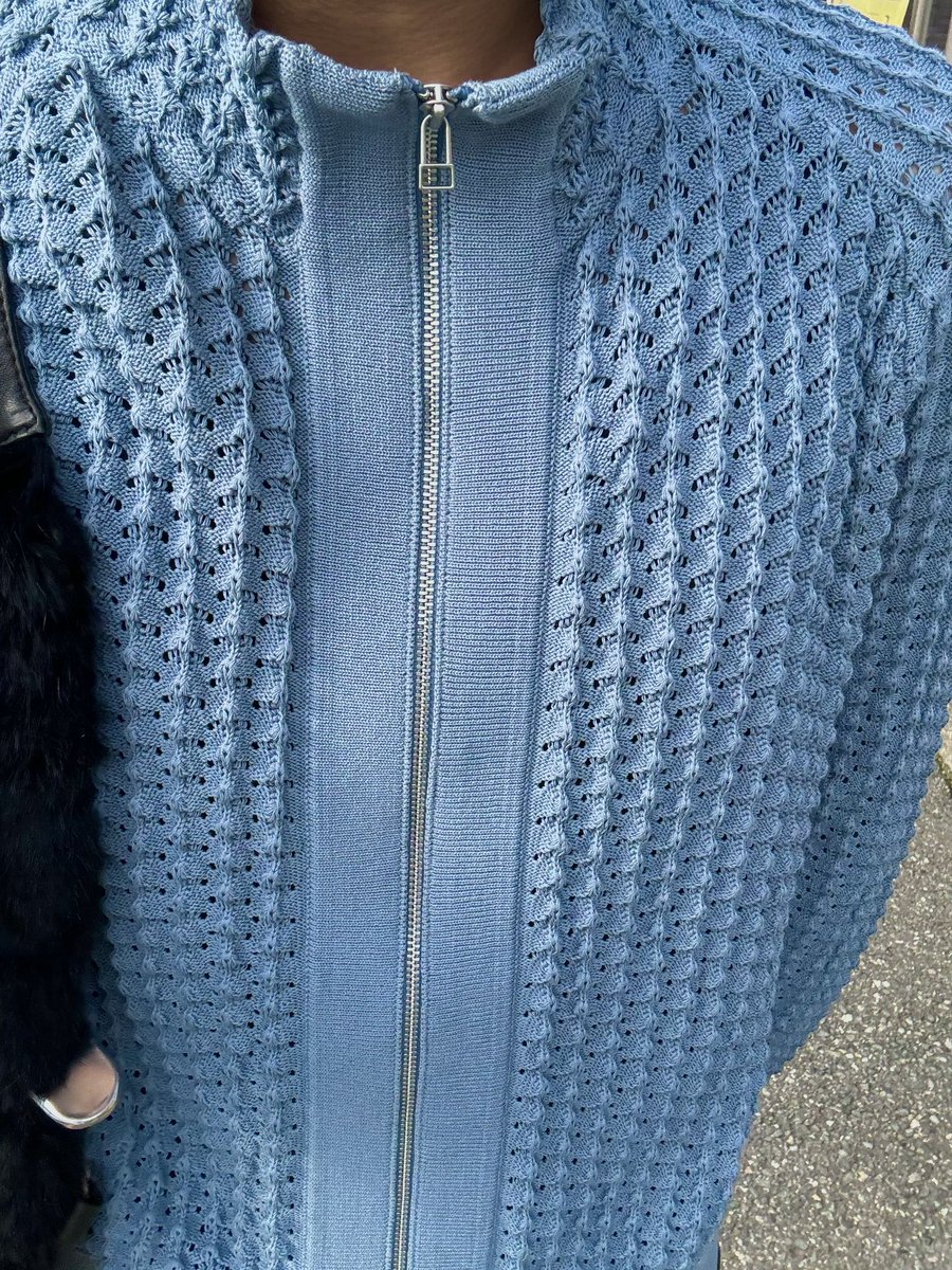 J.L-A.L
Ash Zip Up

めっちゃいいです、これ
正直、万人が着やすいって訳じゃ無いけど
ハマる人には凄いハマる ピーキーさがある
（個人的には上半身が比較的華奢めな方にドンズバかと思います、、、） #jlal