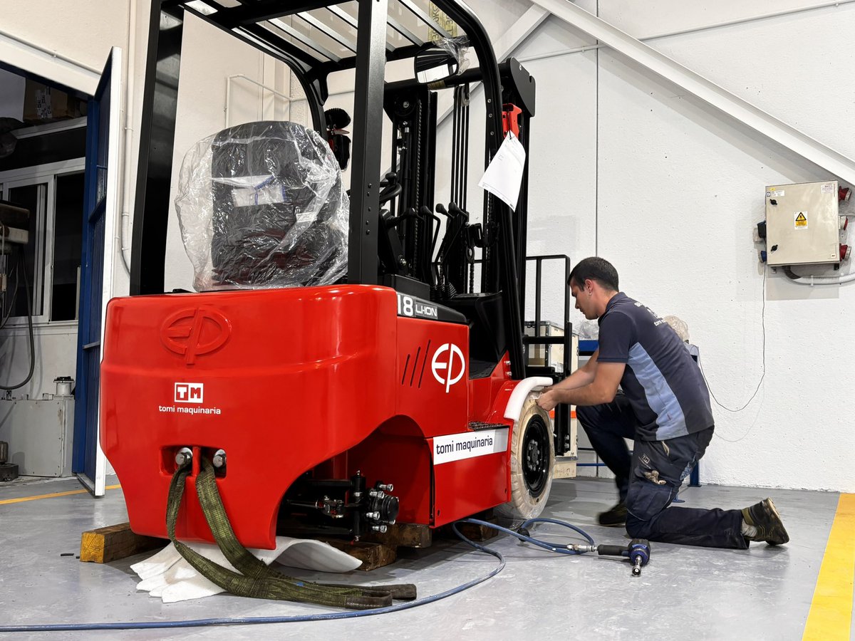 TomiMaquinaria's tweet image. 𝗠𝘂𝗰𝗵𝗼 𝗺𝗮́𝘀 𝗾𝘂𝗲 𝗺𝗮𝗾𝘂𝗶𝗻𝗮𝗿𝗶𝗮, 𝗲𝗻𝘁𝗿𝗲𝗴𝗮𝗺𝗼𝘀 𝗰𝗼𝗻𝗳𝗶𝗮𝗻𝘇𝗮 𝘆 𝗰𝗼𝗺𝗽𝗿𝗼𝗺𝗶𝘀𝗼. 

#TomiMaquinaria #Intralogística #Carretillas #EPEquipment #ServicioTécnico #LogísticaEficiente #CarretillaElevadora #CarretillasElevadoras #Murcia #Sevilla #Alicante