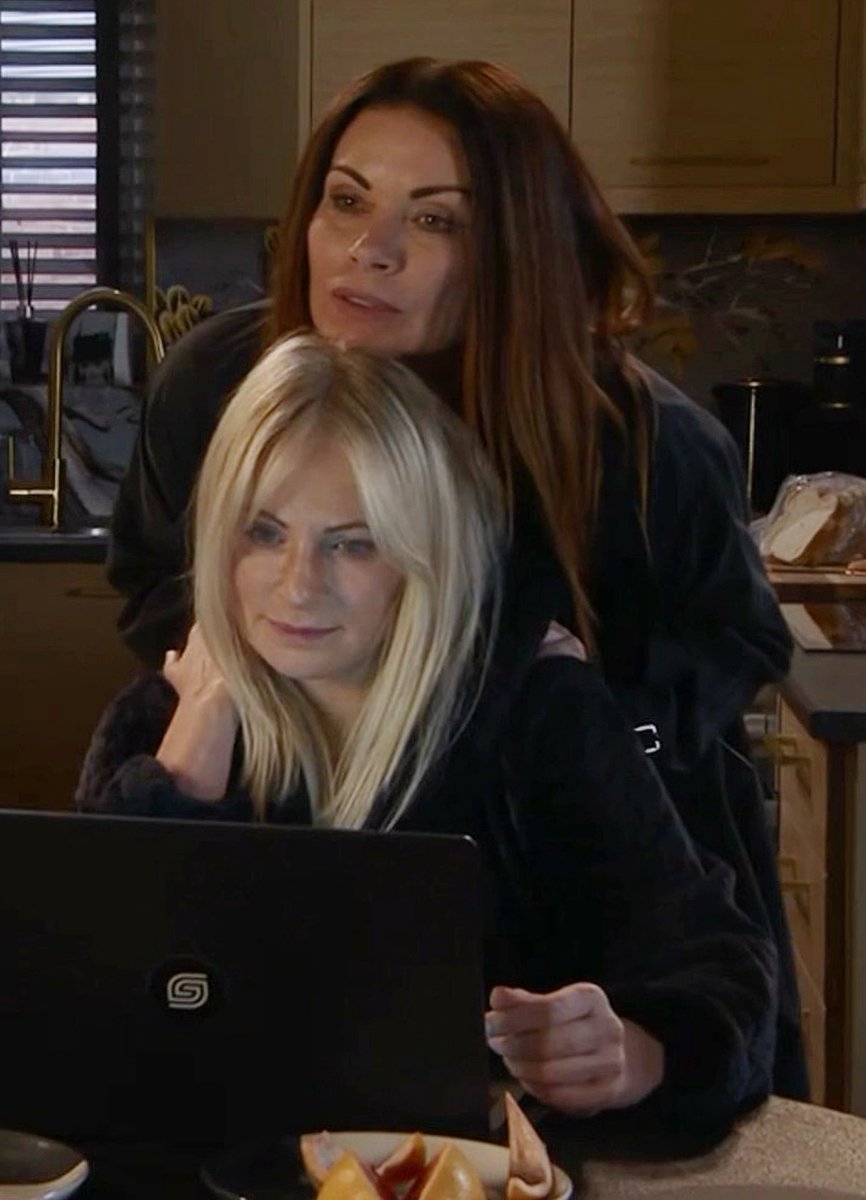 Carla &amp; Lisa buying a house together on Coronation Street is such a powerful moment of #Representation

Placing a queer couple at the heart of Britain’s most iconic street reminds viewers that LGBTQ+ lives &amp; love deserve to be seen, respected &amp; celebrated!
🌈❤️👏🏻

#Swarla #Corrie
