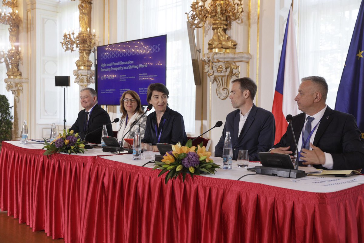 Europe as a Task continues with a high-level panel discussion on Pursuing Prosperity in a Shifting World.

What should the EU do not only to survive, but to thrive❓ The question is discussed by Anders Ahnlid (<a href="/AndersAhnlid/">Anders Ahnlid</a>), Luuk van Middelaar (@LuukvMiddelar), Jozef Síkela