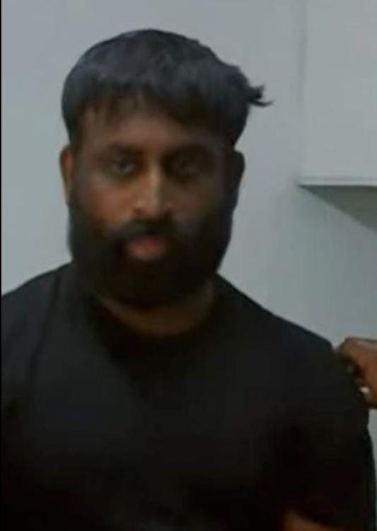 epanchjanya's tweet image. इसे गद्दार नहीं तो और क्या कहेंगे!

ये है मोहम्मद मुजीब रहमान, केरल के कोझिकोड का रहने वाला है।

ऑपेरशन सिंदूर के दौरान इसने कोच्चि नौसेना कार्यालय में फ़ोन किया,

फ़ोन कर के खुद को PMO का अधिकारी बताया और INS विक्रांत का लोकेशन मांगा।

इसने फ़ोन करके अपना नाम राघवन बताया, नौसेना…