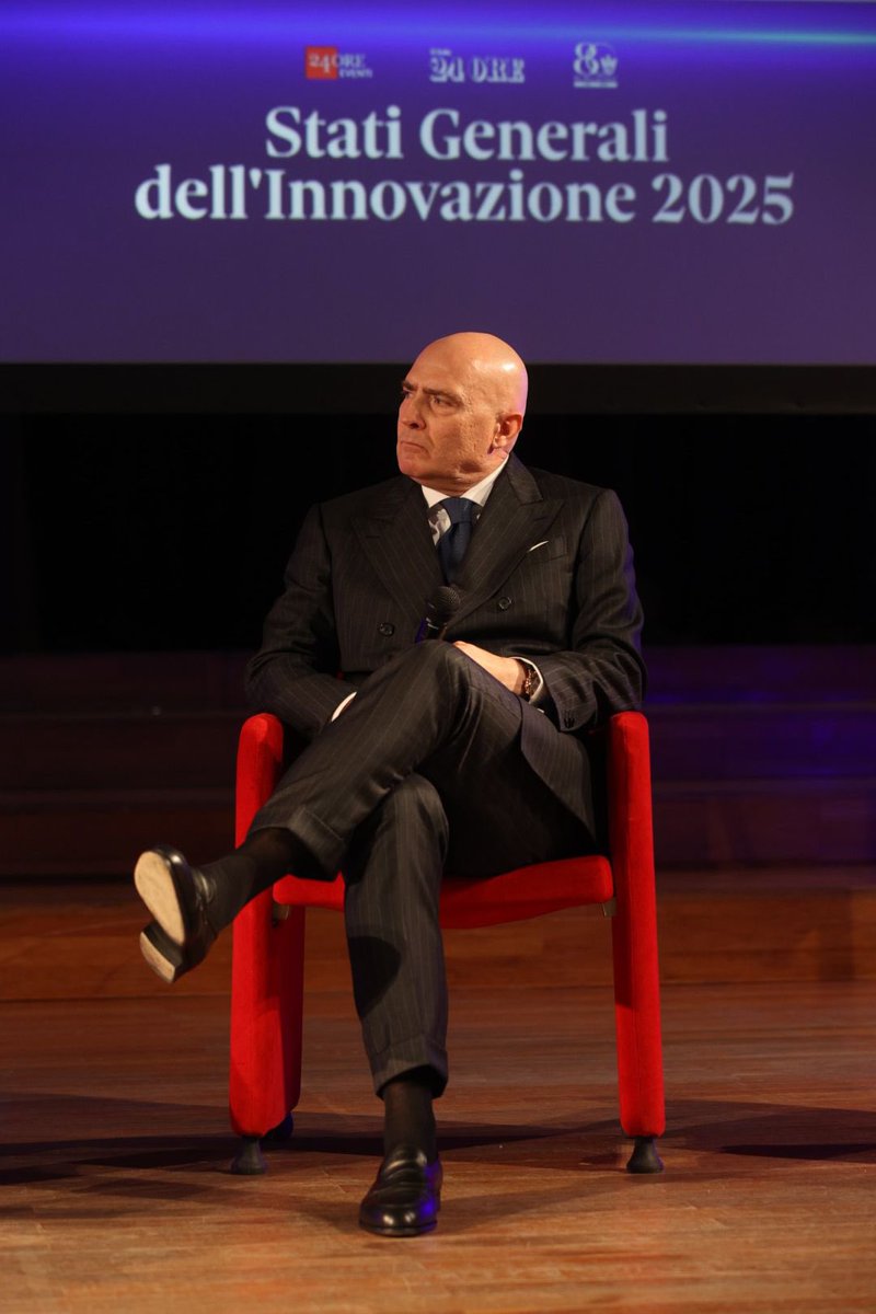 “Le Life Sciences sono il primo settore in Italia per innovazione e saldo estero, e nel mondo ci sono 80 farmaci scoperti grazie all’AI. L’intelligenza artificiale è il cuore di una trasformazione prima di tutto culturale, che accelererà sempre più nell’immediato futuro e che sta