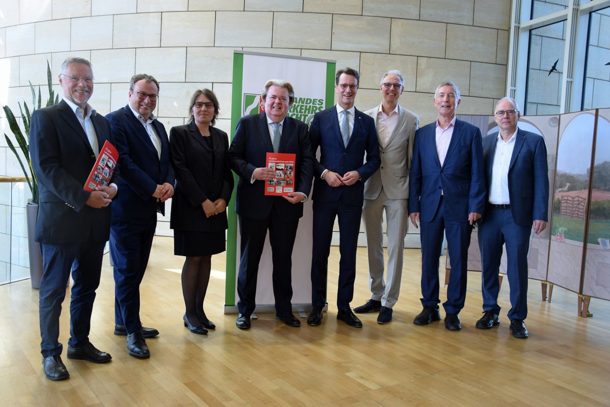 Ter ere van het 75 jaar bestaan van de Landesverkehrswacht NRW in Duitsland mocht onze directeur, Evert-Jan Hulshof van Veilig Verkeer Nederland een presentatie geven over de verkeersveiligheid in Nederland.