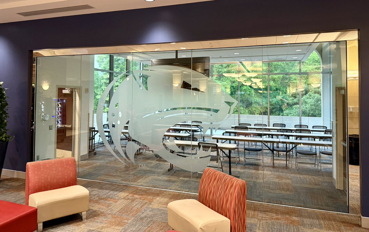 Check out another awesome new upgrade to the Student Center! Both glass rooms on the north end of the facility now sport a bold Jaguar logo, bringing even more South pride to your favorite study and hangout spot. Swing by and see the cool new look for yourself. #ReadySouthGo 🐆