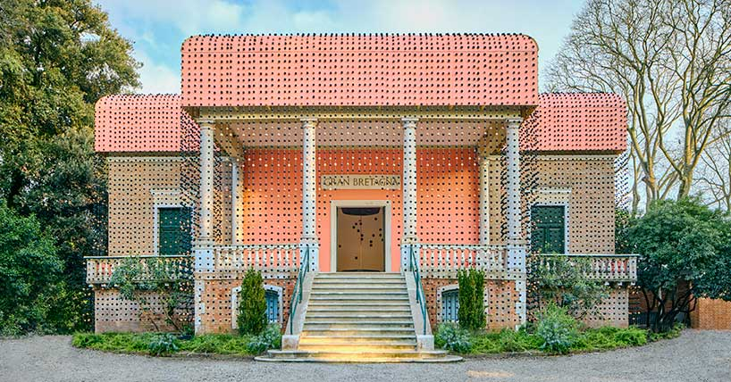 Newcastle APL (@newcastleuniapl) on Twitter photo Geology of Britannic Repair is now open at La Biennale di Venezia!
The exhibition is a collaboration between a multi-disciplinary team of curators - inc. <a href="/FarrellCentre/">Farrell Centre</a>'s Director, Owen Hopkins >> bit.ly/3GSoFF2 Geology of Britannic Repair is now open at La Biennale di Venezia!
The exhibition is a collaboration between a multi-disciplinary team of curators - inc. <a href="/FarrellCentre/">Farrell Centre</a>'s Director, Owen Hopkins >> bit.ly/3GSoFF2