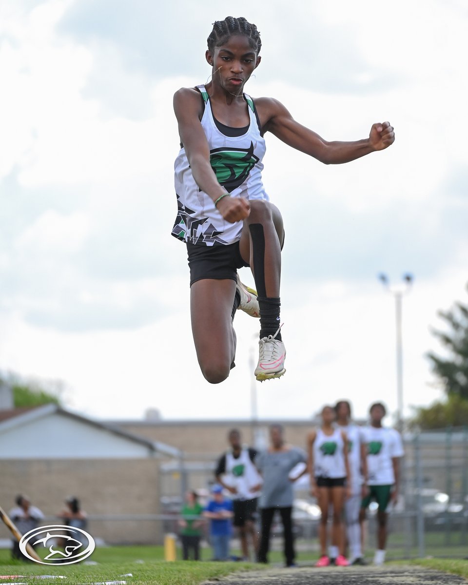 Washington Track versus Marian through the lens of Social Media Club Students Evelyn Kipp and Kadience Rogers.  To see more, go here: sbwhspanthers.com/Gallery/65176
<a href="/sbwathletics/">SBW Panthers</a> <a href="/SBCSCAthletics/">South Bend Athletics</a> #everonward #pantherpride