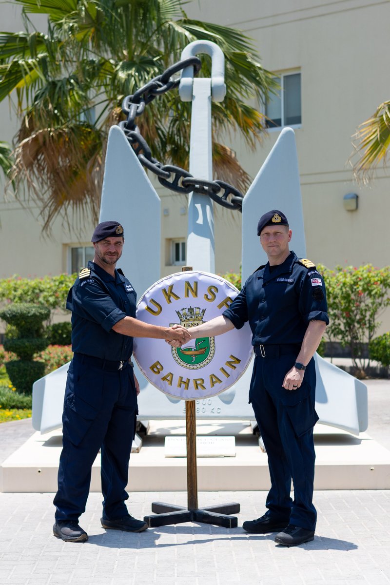 UK Naval Support Facility welcomes the new Commanding Officer, Cdr Donbavand, taking over from Cdr Hammond.

The Ship's Company gathered to wish the outgoing CO all the best and to thank him for his hard work during his time in Bahrain 🇧🇭 

Fair winds and following seas!