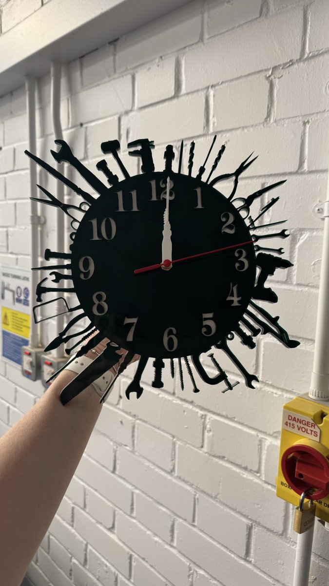 WGSBDesignTech's tweet image. Time for an upgrade! ⏰
Check out our two new workshop clocks. 

Whipped up in procreate and transferred to 2D Design. Laser cut them from 6mm acrylic, then given a glow up with upgraded motors and shiny new hands.

Perfect for keeping time while we hammer, saw, and snack! 🔨🔧