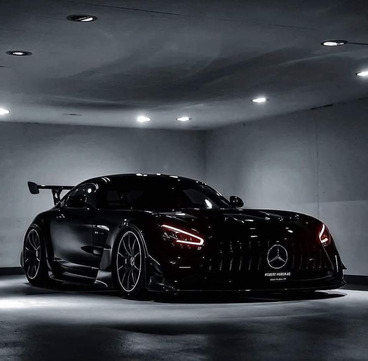 kingicejones's tweet photo. red bmw https://t.co/EQESHjZMKO