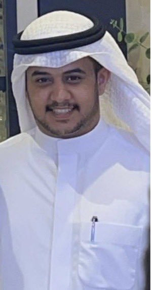 جمعتني اصدفه اكثر من مره في الشاب الخلوق 
أحمد تركي الذايدي رغم صغر سنّه إلا إنه رجال ونعم وفعله يسبق عمره نفس ابوه الله يرحمه 
المرحوم/تركي ندا الذايدي شخص اجتماعي يحب الخير للجميع ودايم تلقاه في جميع المناسبات سواء لعنزة او ابناء #الجهرة بشوش الوجه يكسب القلوب بأسلوبه وأخلاقه