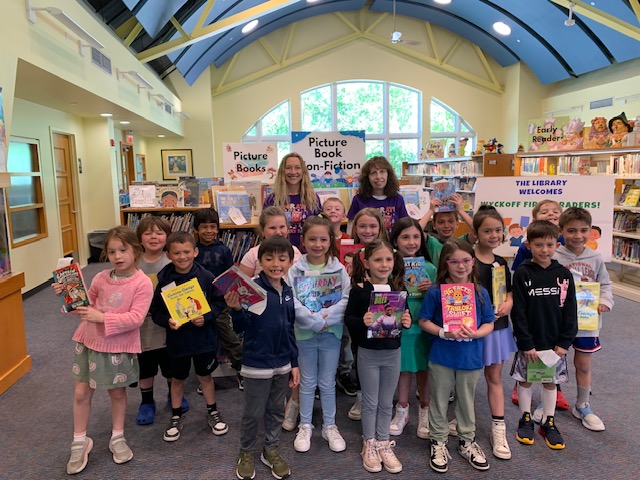WyckoffLibrary's tweet image. Happy Library Card Day to our Lincoln 1st graders!!! Such a special and exciting day! 🎉🎊🎈🎈🎈📚📖💚🥰@WPSLincoln @wyckoffschools