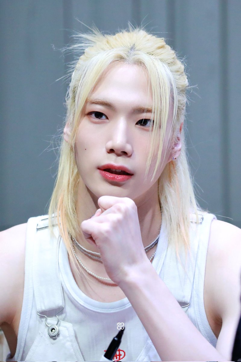 보고싶네 

#크리스 #CHRIS 
#블리처스 #BLITZERS