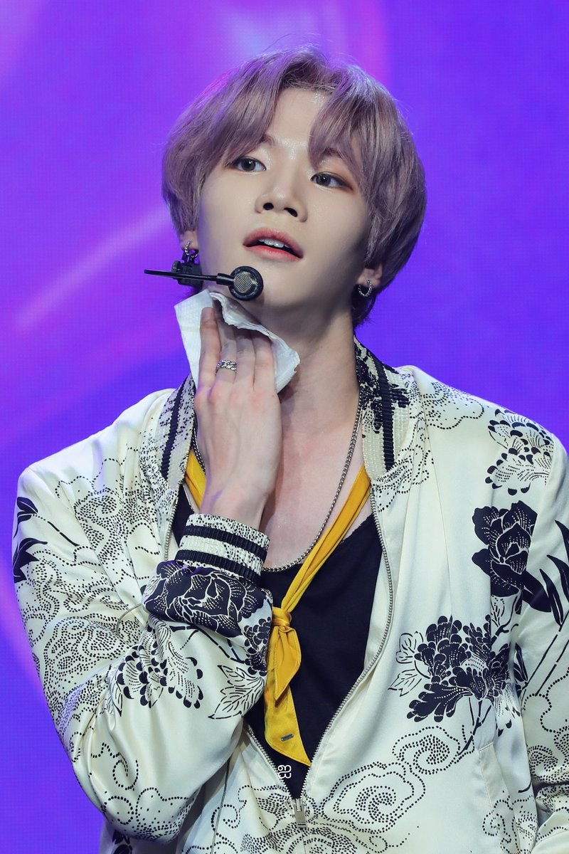 데뷔 4주년 축하한당 

#크리스 #CHRIS 
#블리처스 #BLITZERS