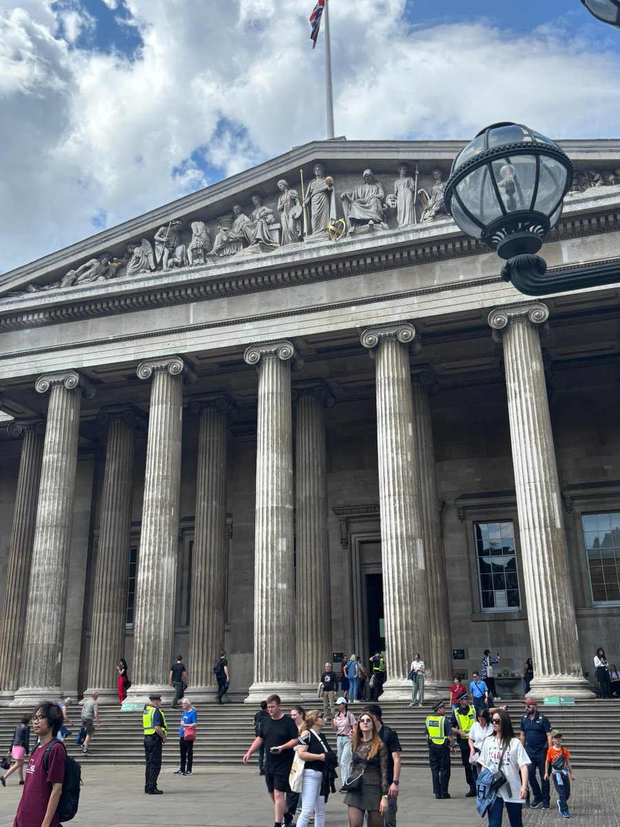 MPSCamden's tweet image. We have specialist officers working with private security to ensure a safe and secure environment, and today our Servator team were at the British Museum.
Can you spot our plain clothed officers?!