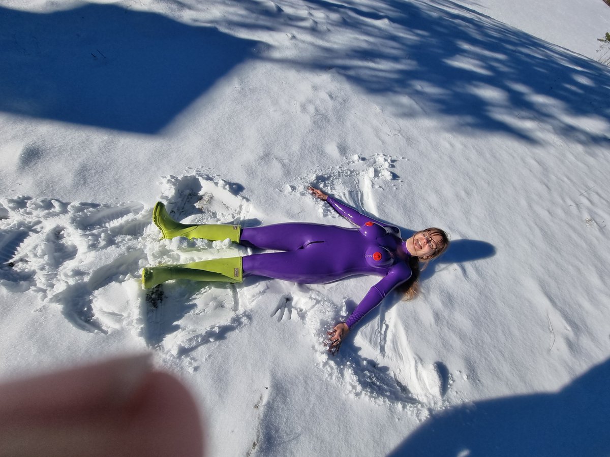 RubberDay 🖤 #Female #Latex #Rubber #Gummi #Latexfur #Latexfetish #Latexporn #LatexCatsuit #Dildo #Toys #Latex #rubberdoll #latexlife #latexlove #rubberfetish #latexdress #latexgloves #latexlover #shiny #latexclothing #latexhood #fashion