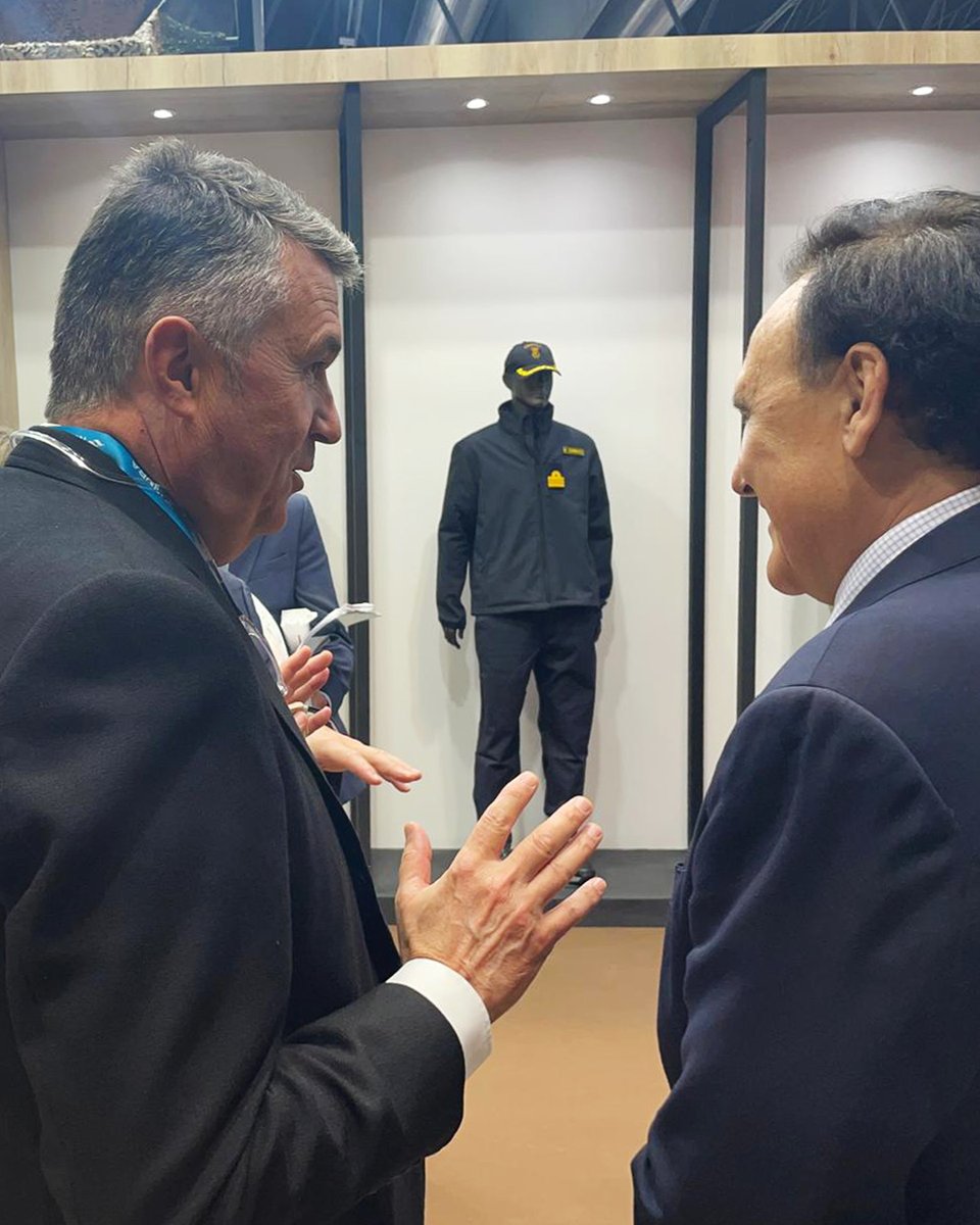 Consejería Universidad, Investigación e Innovación (@universidadand) on Twitter photo 🛡️ El consejero de <a href="/UniversidadAnd/">Consejería Universidad, Investigación e Innovación</a>, <a href="/GoVillamandos/">José Carlos Gómez Villamandos</a> visita el stand de <a href="/ITURRIGroup/">ITURRI</a> en #FEINDEF25, empresa que ofrece soluciones globales en protección, seguridad y uniformidad para los Cuerpos y Fuerzas de Seguridad del Estado. 🛡️ El consejero de <a href="/UniversidadAnd/">Consejería Universidad, Investigación e Innovación</a>, <a href="/GoVillamandos/">José Carlos Gómez Villamandos</a> visita el stand de <a href="/ITURRIGroup/">ITURRI</a> en #FEINDEF25, empresa que ofrece soluciones globales en protección, seguridad y uniformidad para los Cuerpos y Fuerzas de Seguridad del Estado.