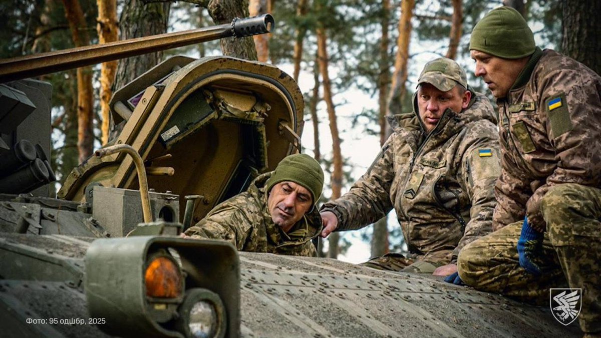 25mm cannon, anti-tank missiles, protection and mobility — and behind the wheel, skilled Ukrainian paratroopers. 
Bradley IFV + 95th Air Assault Brigade = death combo for the enemy.