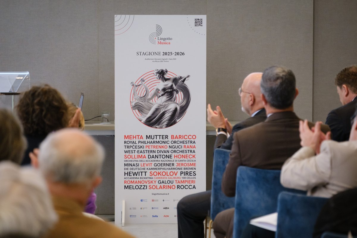 È stata presentata questa mattina la Stagione 2025-2026: un cartellone ricco e diversificato che si muove tra attesissimi esordi e il ritorno di alcuni degli interpreti più amati dal pubblico.
👉 Scopri tutti i protagonisti della nostra Stagione 25-26: shorturl.at/2PTPq