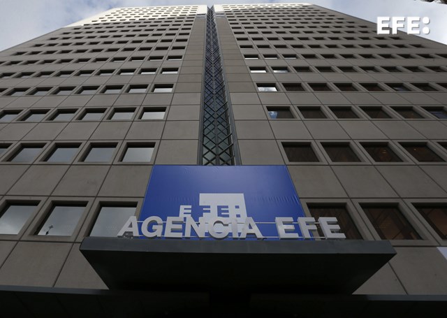 EFE Noticias (@efenoticias) on Twitter photo EFE (<a href="/EFEnoticias/">EFE Noticias</a>) ProRata (<a href="/Prorata_ai/">ProRata.ai</a>) firman un acuerdo estratégico para distribuir periodismo de calidad con Inteligencia Artificial (IA).
efe.com/ciencia-y-tecn… EFE (<a href="/EFEnoticias/">EFE Noticias</a>) ProRata (<a href="/Prorata_ai/">ProRata.ai</a>) firman un acuerdo estratégico para distribuir periodismo de calidad con Inteligencia Artificial (IA).
efe.com/ciencia-y-tecn…