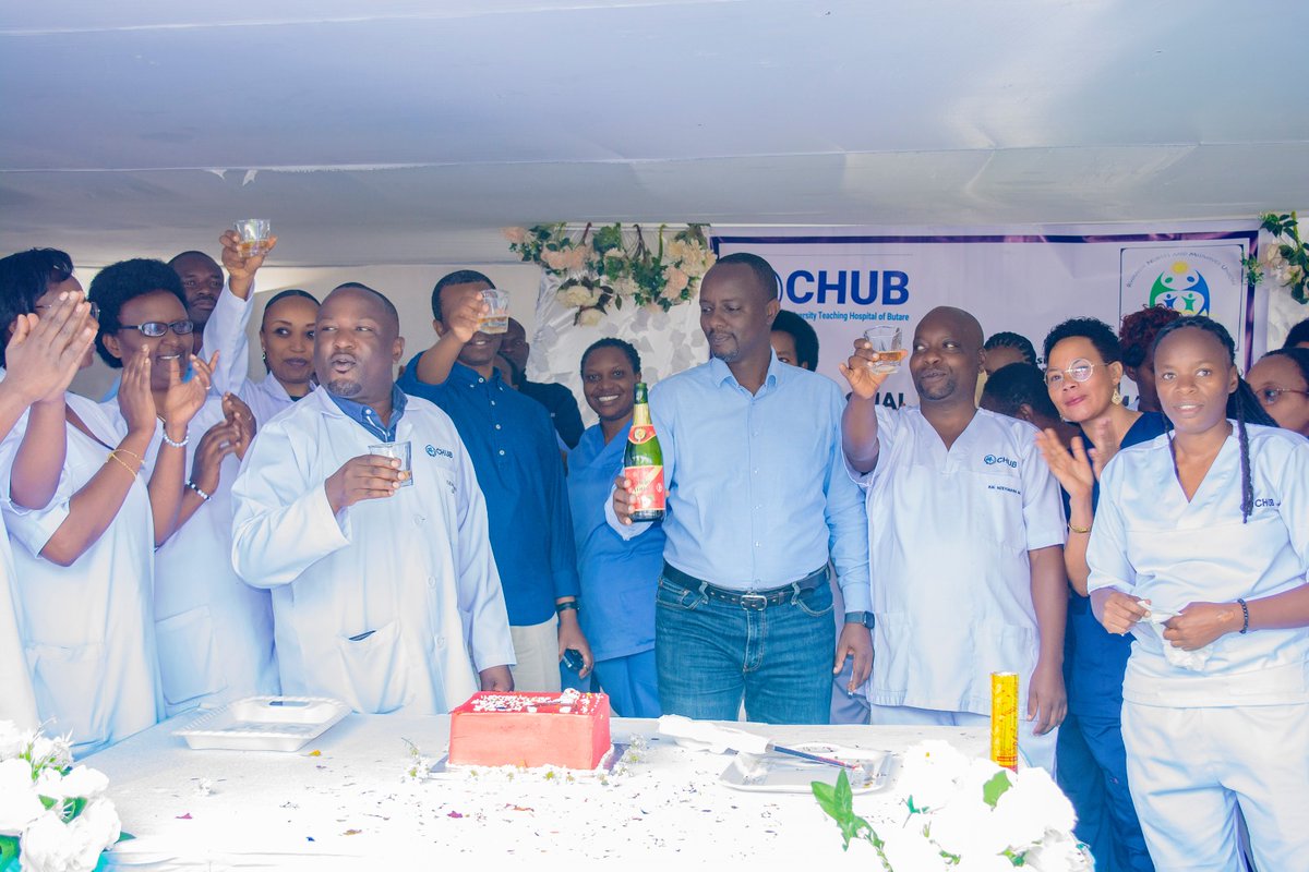 Uyu munsi <a href="/chu_butare/">CHUB</a>,  Ag DG <a href="/Ngarambe_C/">Ngarambe Christian MD</a> yifatanyije n'abaforomo/kazi mu gikorwa cyo kwizihiza #InternationalNursesDay2025 ! Ni umwanya mwiza wo gushima uruhare rwabo ntagereranywa mu bikorwa byo kwita ku barwayi no gushimangira uruhare rwabo mu guteza imbere ubuvuzi mu Rwanda.