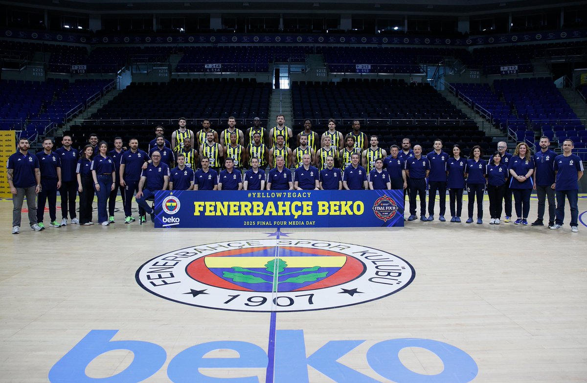 FBBasketbol's tweet photo. Aile. 💛💙

#Yellow7egacy #EuroLeague https://t.co/Z4wl6IEud0