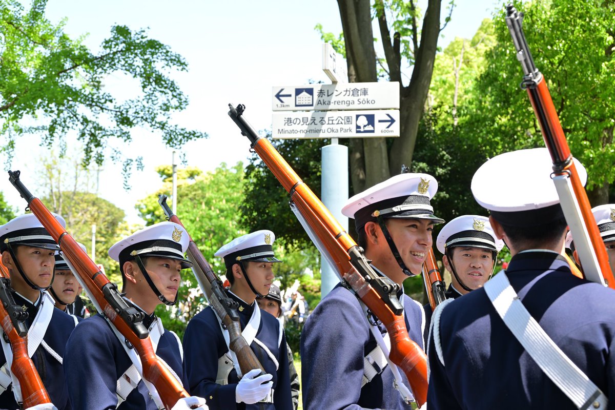防衛大学校儀仗隊は、5/3に横浜で行われた「ザよこはまパレード」に出演しました！
山下公園から伊勢佐木町まで、3.4kmを歩き切りました！🚶
たくさんの方々に声援をもらいながら演技することができ、大変良いパレードになりました！！

#防衛大学校 #儀仗隊 #ザよこはまパレード #jsdf #guardofhonor