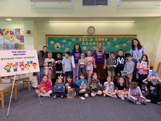 WyckoffLibrary's tweet image. Happy Library Card Day to our Lincoln 1st graders!!! Such a special and exciting day! 🎉🎊🎈🎈🎈📚📖💚🥰@WPSLincoln @wyckoffschools