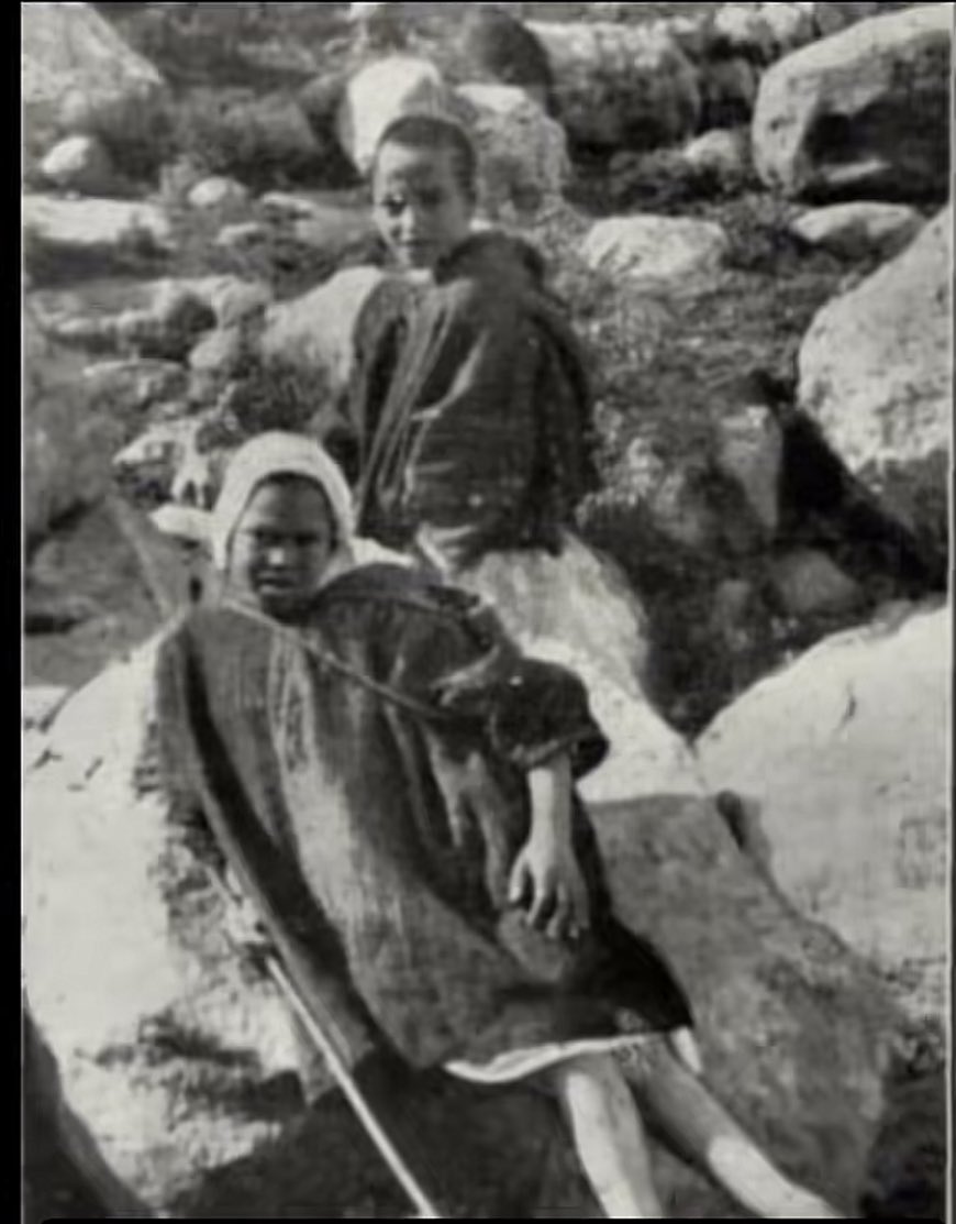 Jeunes Rifains chargés de surveiller les ennemis, ils étaient également présents sur les champs de bataille dès leur plus jeune âge
Athan yarham rebi