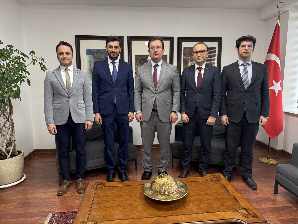Halit Acar (@halitacar) on Twitter photo DEİK/Türkiye-Irak İş Konseyi Başkanı olarak <a href="/TC_ErbilBK/">Türkiye in Erbil / Erbil Başkonsolosluğu</a> na ziyarette bulundum.
Başkonsolosumuz Sayın Erman Topçu, Ticaret Ataşelerimiz Sayın Akın Ak ve Kemal Bahadır ile Irak’taki güncel gelişmeleri değerlendirdik.
Türkiye ve Irak tarihin yepyeni bir dönemine kapı aralıyor; DEİK/Türkiye-Irak İş Konseyi Başkanı olarak <a href="/TC_ErbilBK/">Türkiye in Erbil / Erbil Başkonsolosluğu</a> na ziyarette bulundum.
Başkonsolosumuz Sayın Erman Topçu, Ticaret Ataşelerimiz Sayın Akın Ak ve Kemal Bahadır ile Irak’taki güncel gelişmeleri değerlendirdik.
Türkiye ve Irak tarihin yepyeni bir dönemine kapı aralıyor;