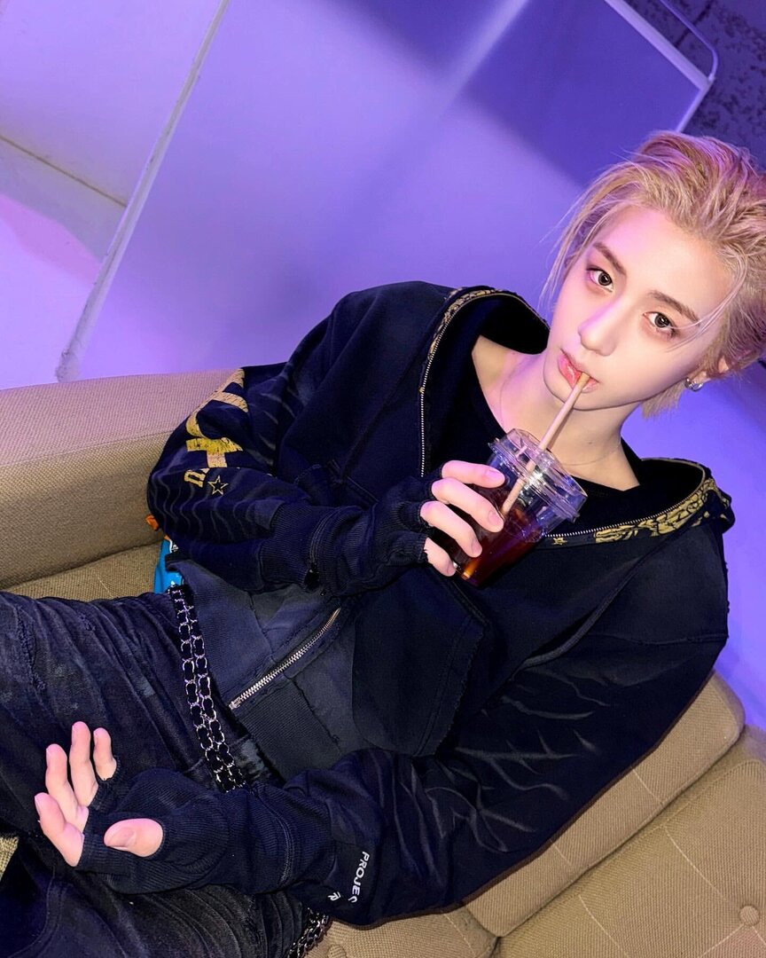 selfolssi ♤ tweet media