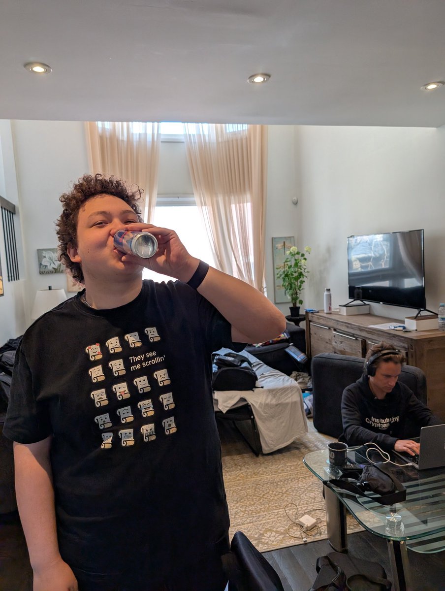 Zoë tweet media
