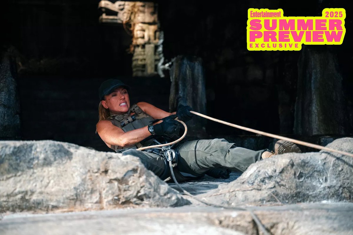 New Jurassic World Rebirth stills via <a href="/EW/">Entertainment Weekly</a>!

🦖 ew.com/scarlett-johan…